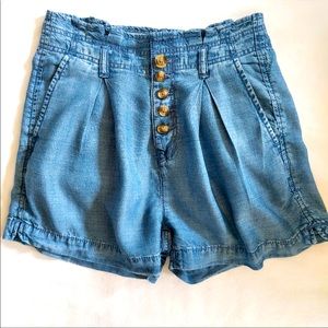 Pleated shorts womens